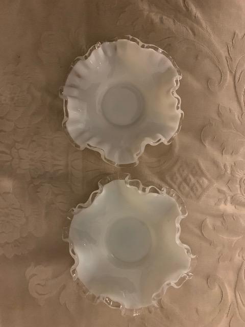 Pair of small Fenton white dish - 6